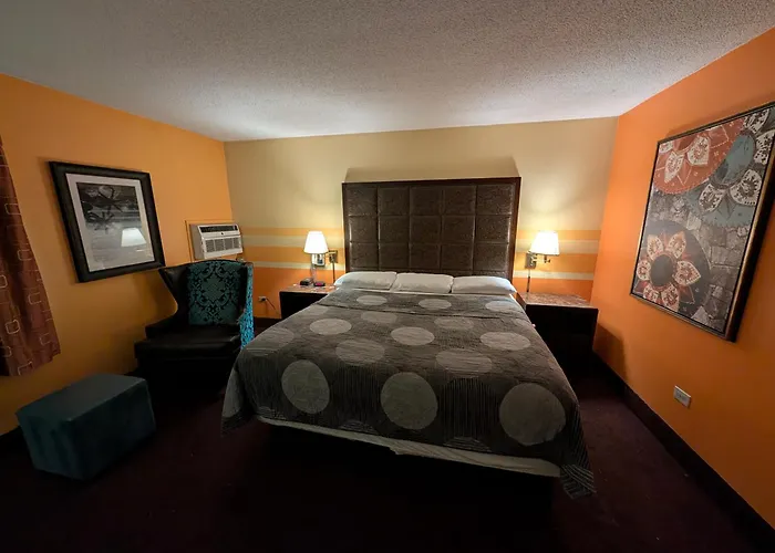 Hickory West Motel *