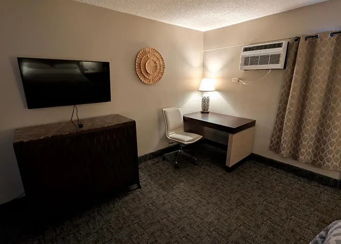 Hickory West Motel *